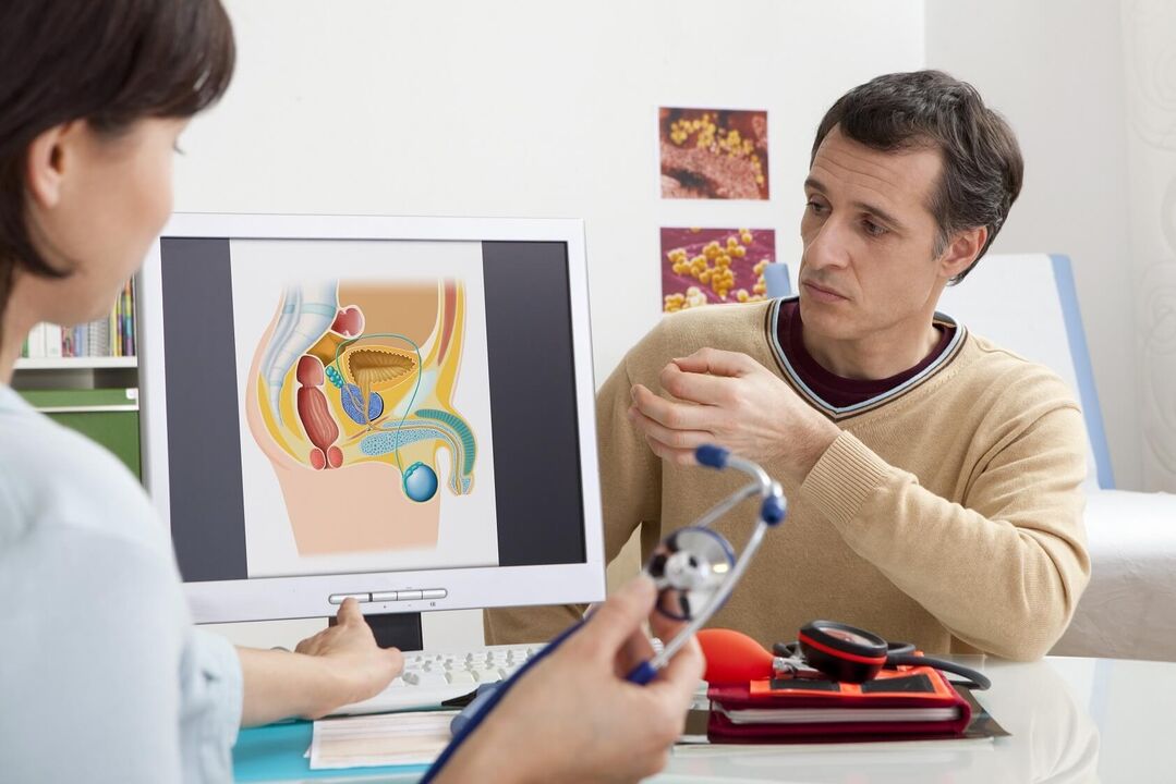 Bei den ersten Anzeichen einer Prostatitis sollte ein Mann einen Urologen konsultieren.