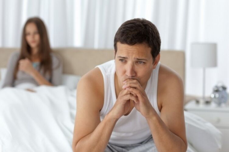ein Mann mit Anzeichen einer Prostatitis