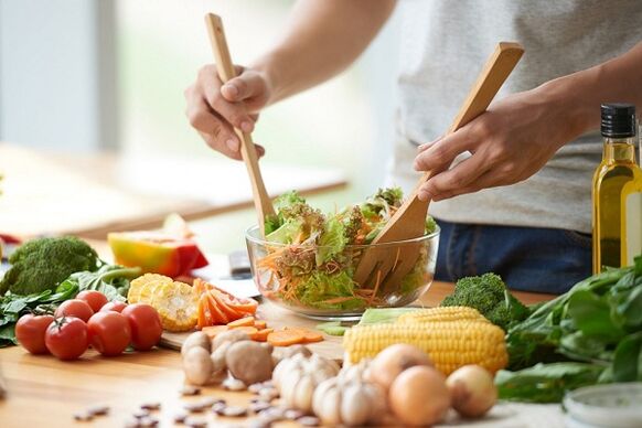 Kochen von Gemüsesalat gegen Prostatitis