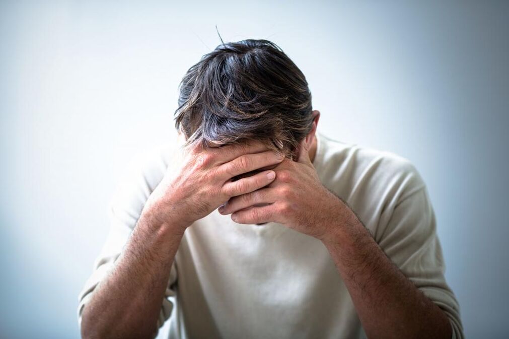 Schmerzen bei einem Mann mit Prostatitis
